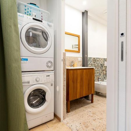Stazione & Politecnico Stylish Apt With Netflix Bari Exteriör bild