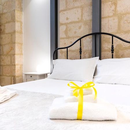 Stazione & Politecnico Stylish Apt With Netflix Bari Exteriör bild