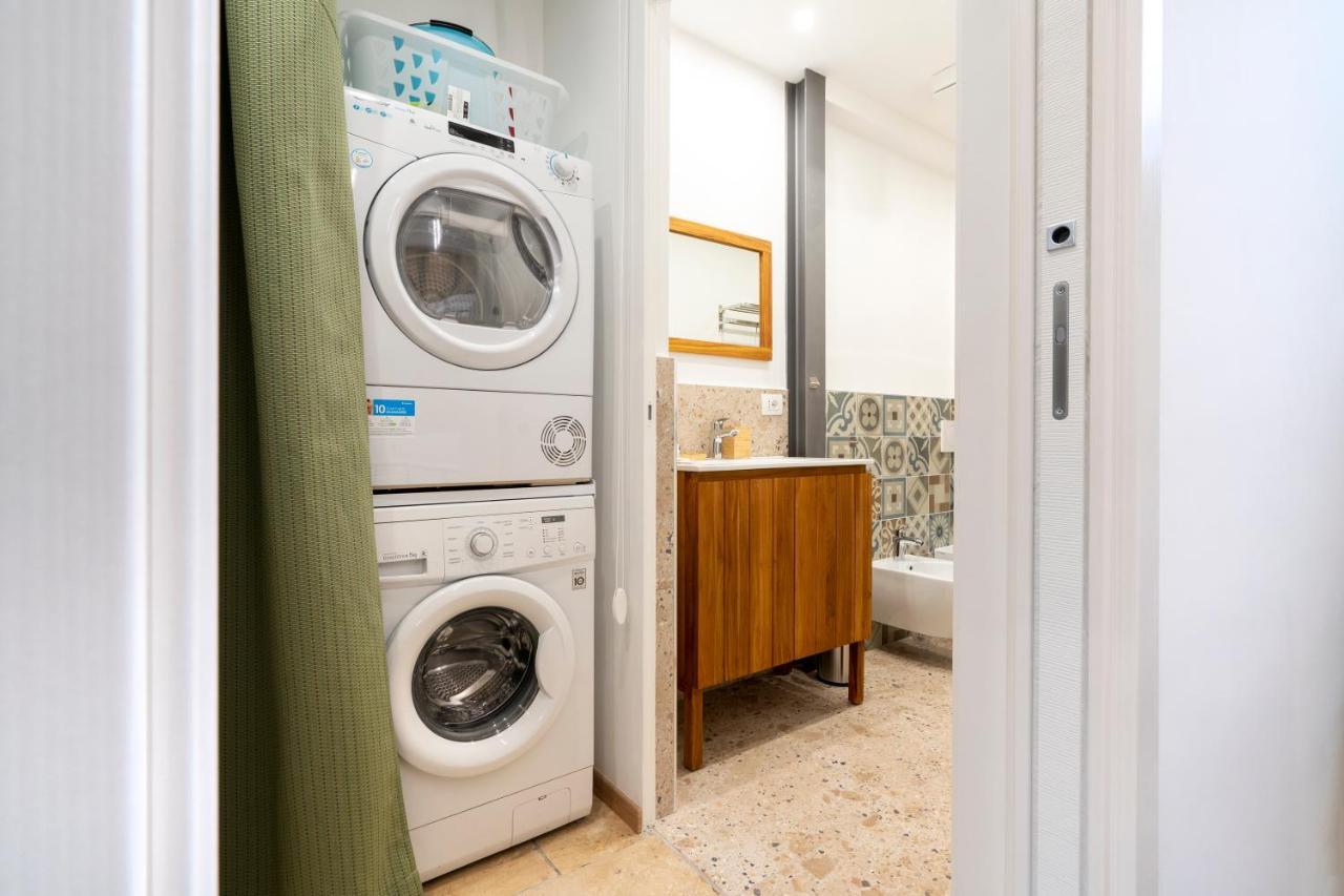 Stazione & Politecnico Stylish Apt With Netflix Bari Exteriör bild