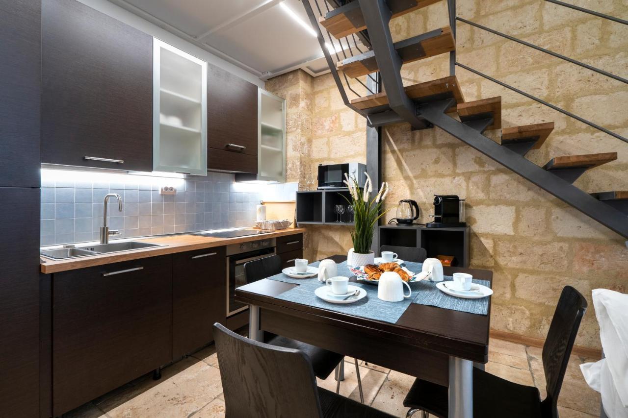 Stazione & Politecnico Stylish Apt With Netflix Bari Exteriör bild